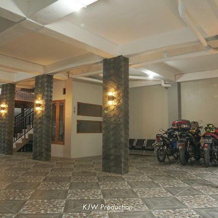 M Stay Guest House Jogja ジョグジャカルタ エクステリア 写真