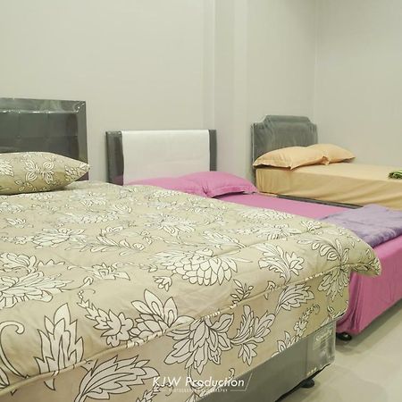 M Stay Guest House Jogja ジョグジャカルタ エクステリア 写真