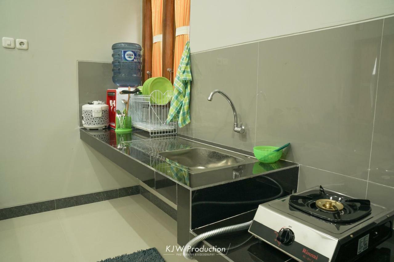 M Stay Guest House Jogja ジョグジャカルタ エクステリア 写真
