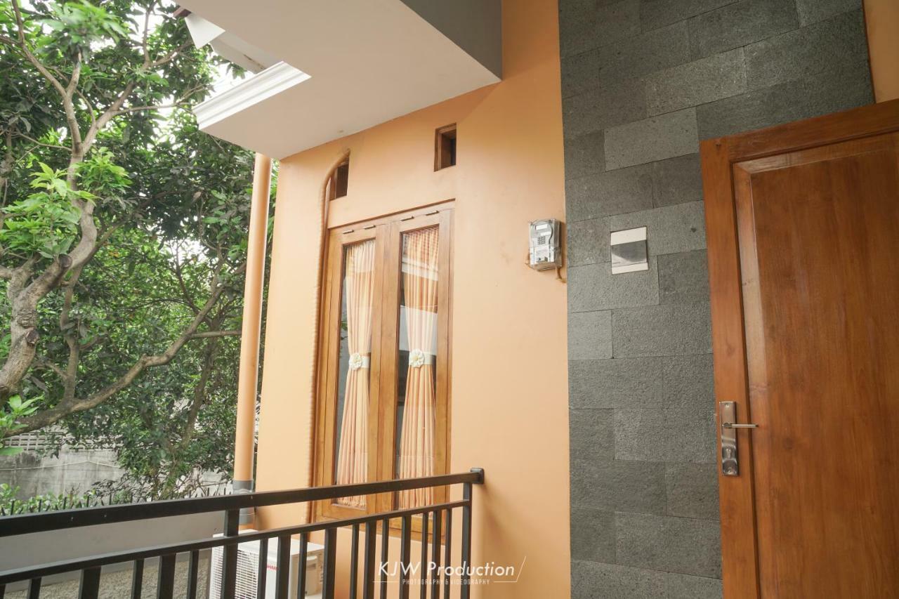 M Stay Guest House Jogja ジョグジャカルタ エクステリア 写真