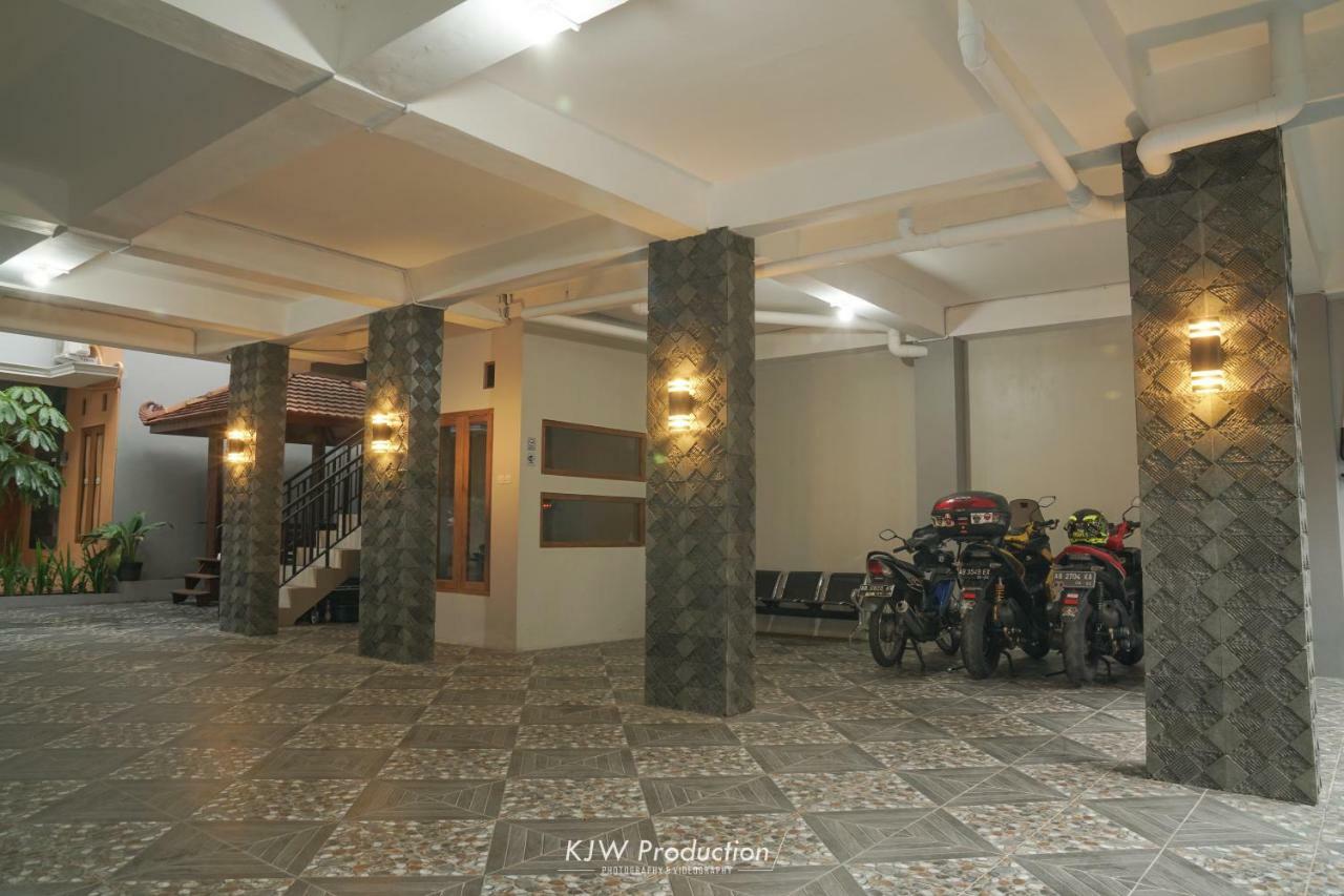 M Stay Guest House Jogja ジョグジャカルタ エクステリア 写真
