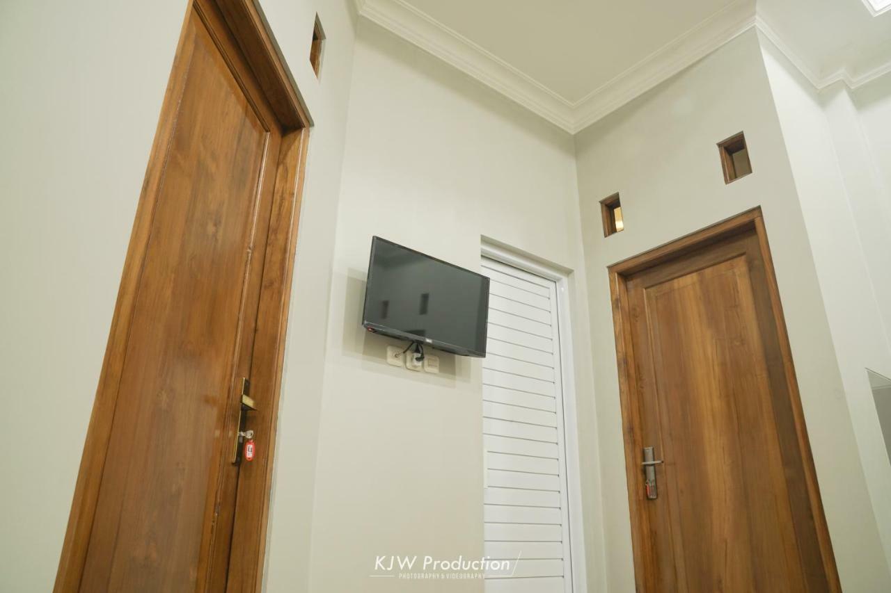 M Stay Guest House Jogja ジョグジャカルタ エクステリア 写真