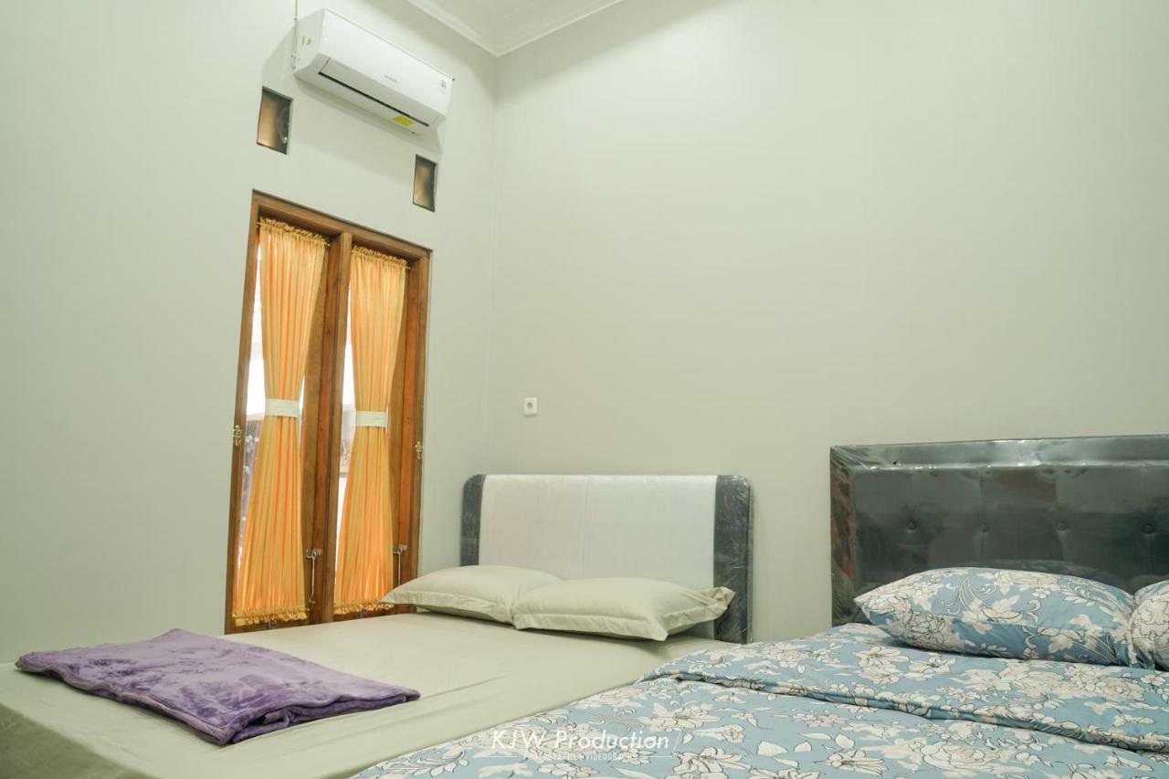 M Stay Guest House Jogja ジョグジャカルタ エクステリア 写真