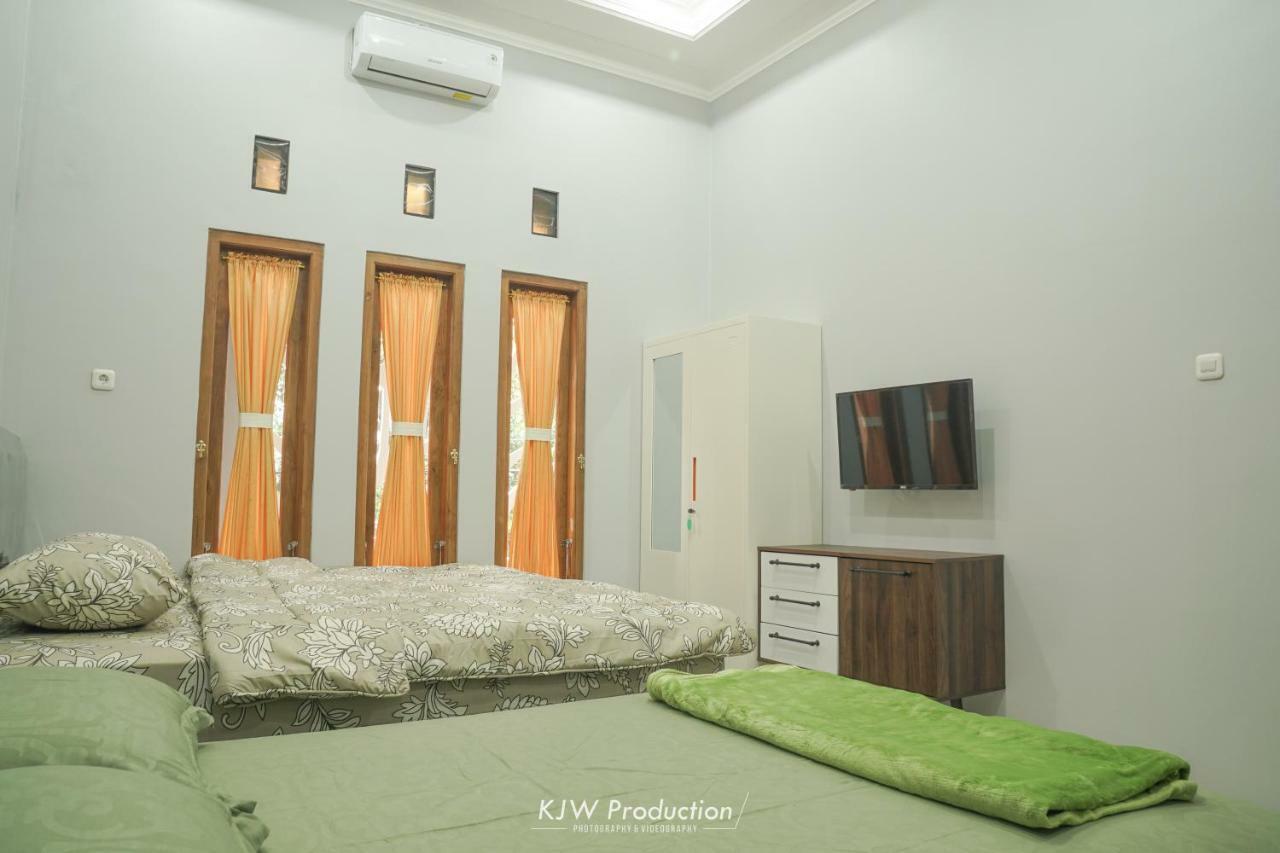 M Stay Guest House Jogja ジョグジャカルタ エクステリア 写真