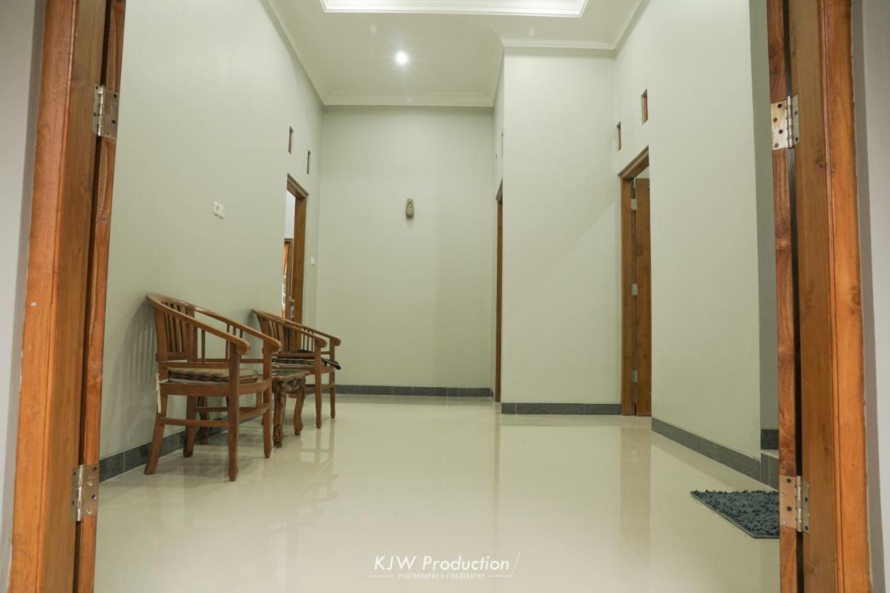 M Stay Guest House Jogja ジョグジャカルタ エクステリア 写真