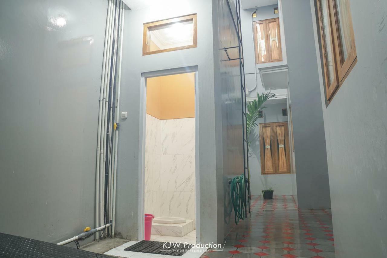 M Stay Guest House Jogja ジョグジャカルタ エクステリア 写真