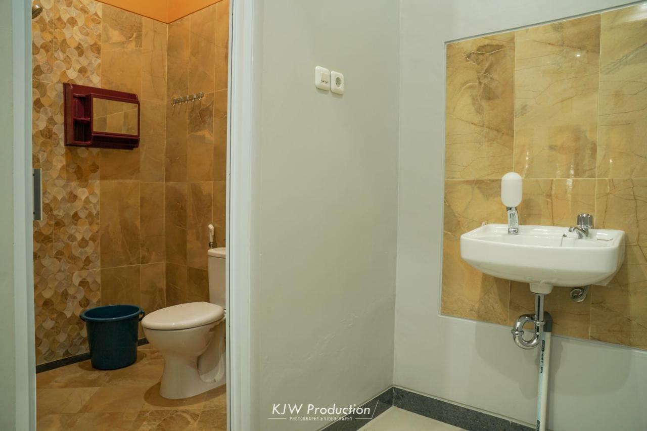 M Stay Guest House Jogja ジョグジャカルタ エクステリア 写真