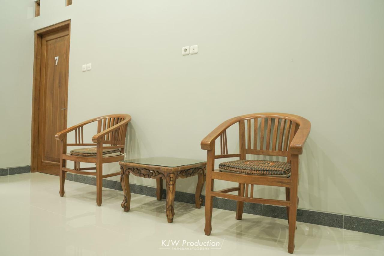 M Stay Guest House Jogja ジョグジャカルタ エクステリア 写真
