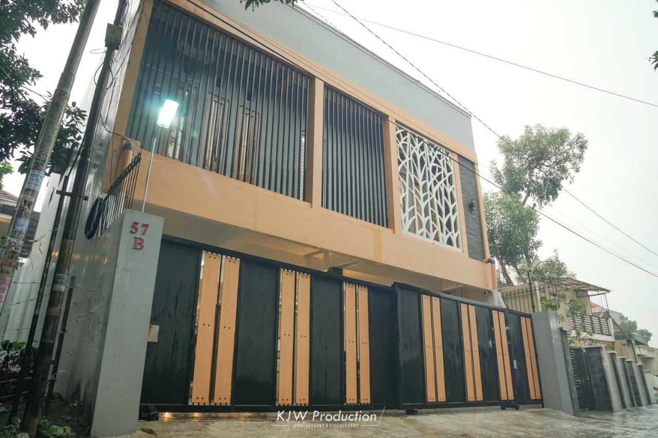 M Stay Guest House Jogja ジョグジャカルタ エクステリア 写真